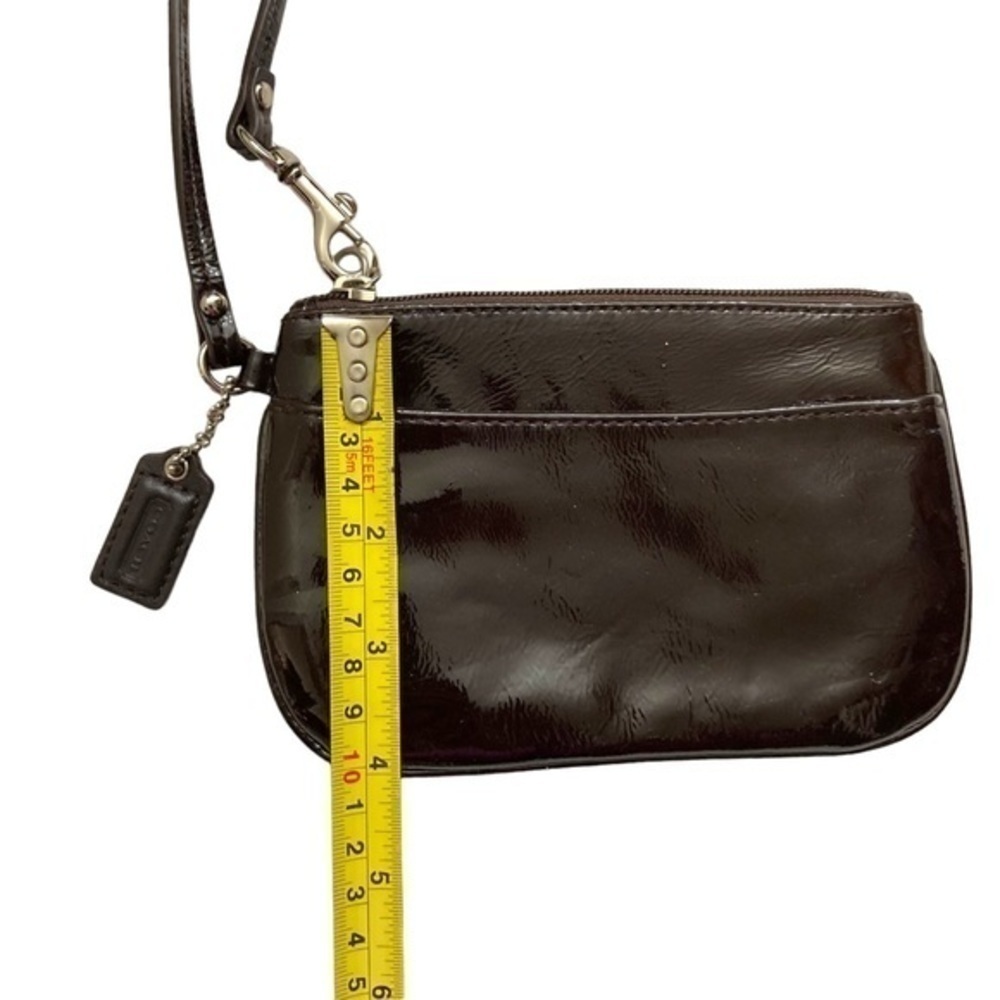 Coach brown patent leather wristlet bag - Picture 3 of 5